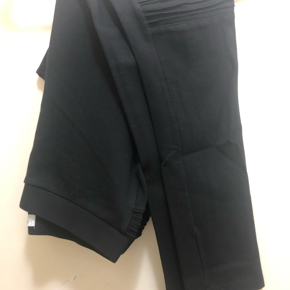 Clothes - Picture 10 of 16